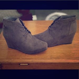 NEWW** suede bootie wedges  Women’s size 10